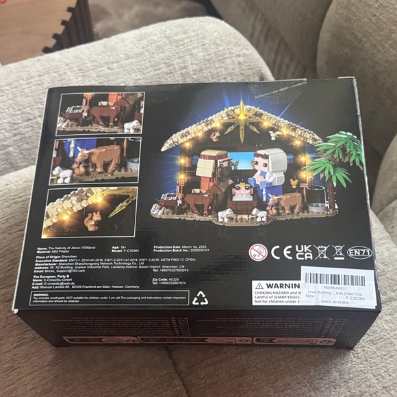 Nativity Jesus Building Set - Picture 2 of 3